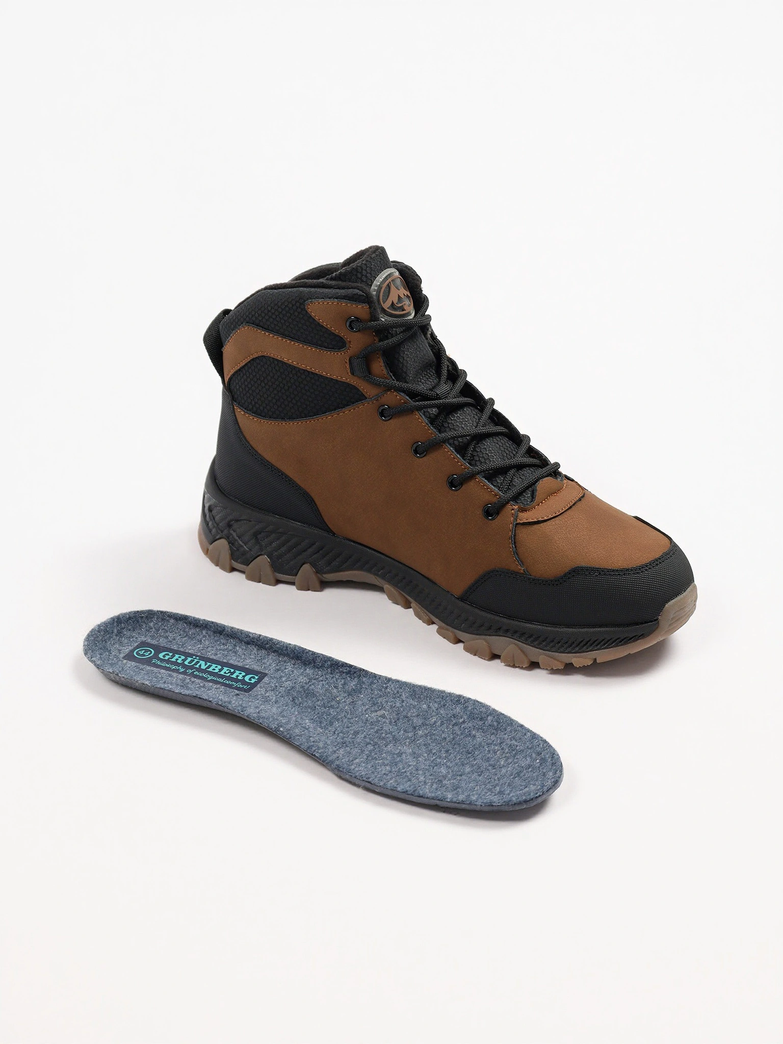 Ботинки комбинированные  коричневого цвета на рельефной подошве